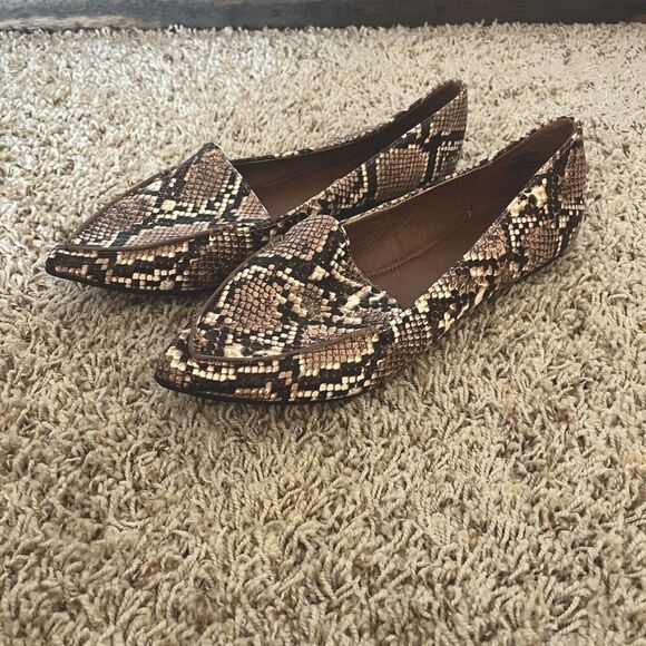 MADDEN GIRL SLIP ON SHOES LOAFERS WOMEN SIZE 7 SNAKESKIN PRINT FLATS CREAM/BLACK - Picture 5 of 7